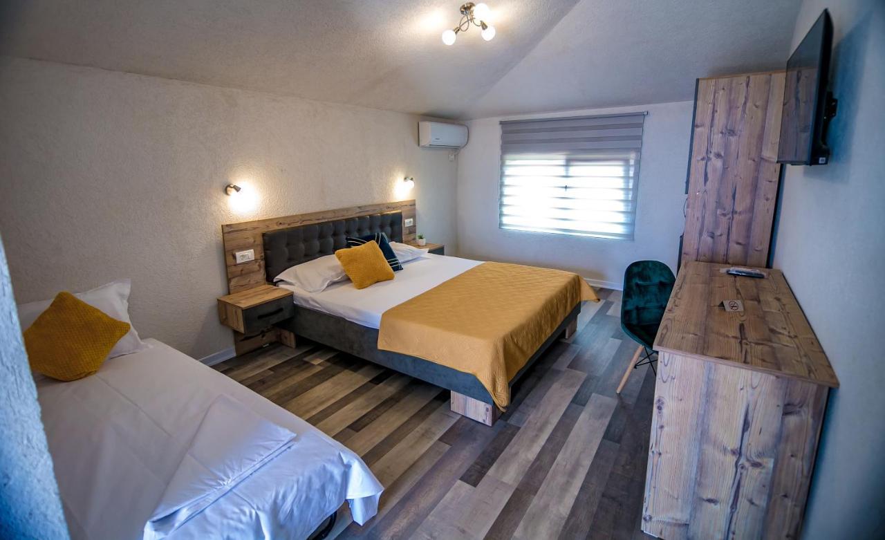 Casa Adiman Hotell Vama Veche Eksteriør bilde